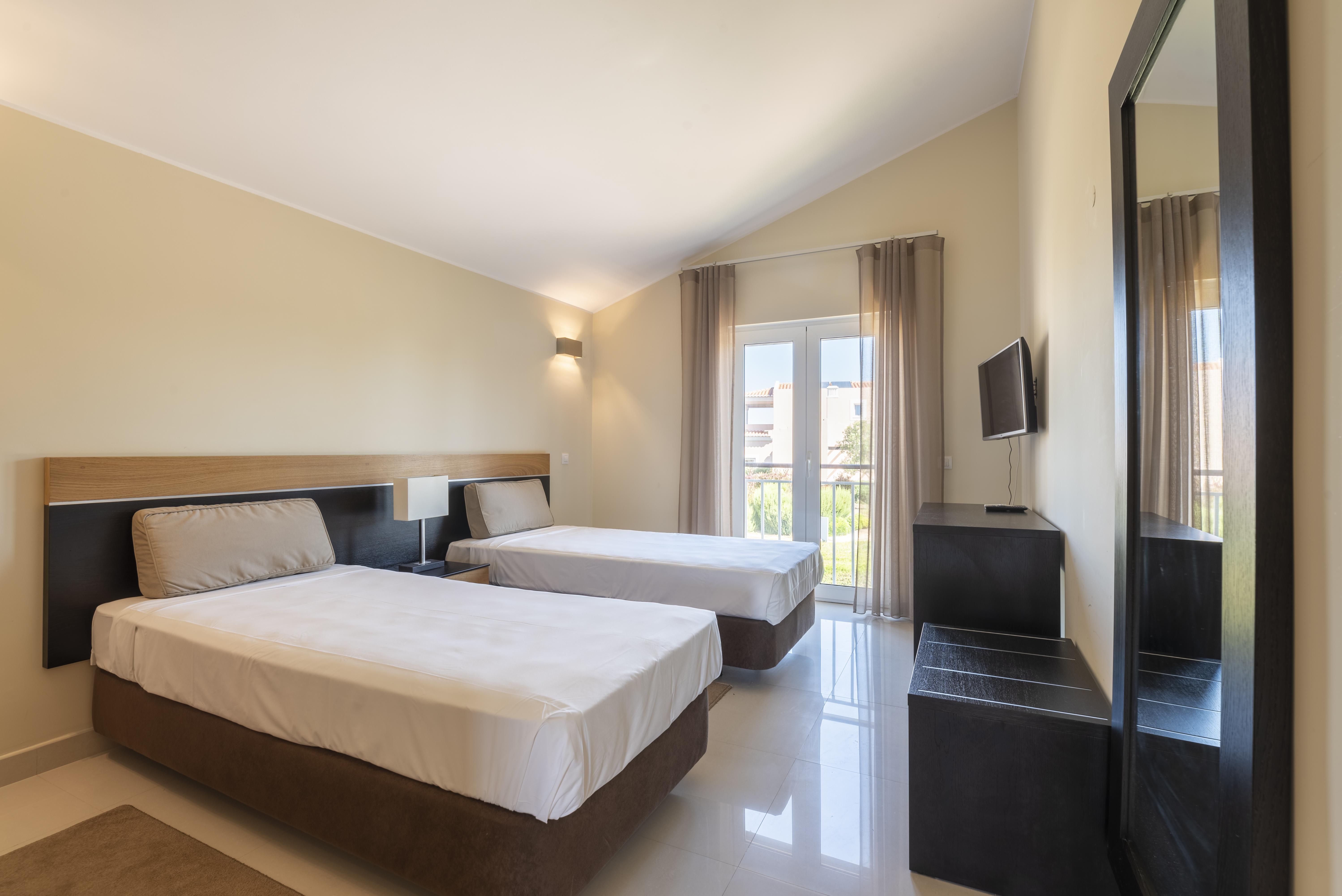 Vale Da Lapa Village Resort Карвоейру Екстер'єр фото A typical bedroom at the hotel