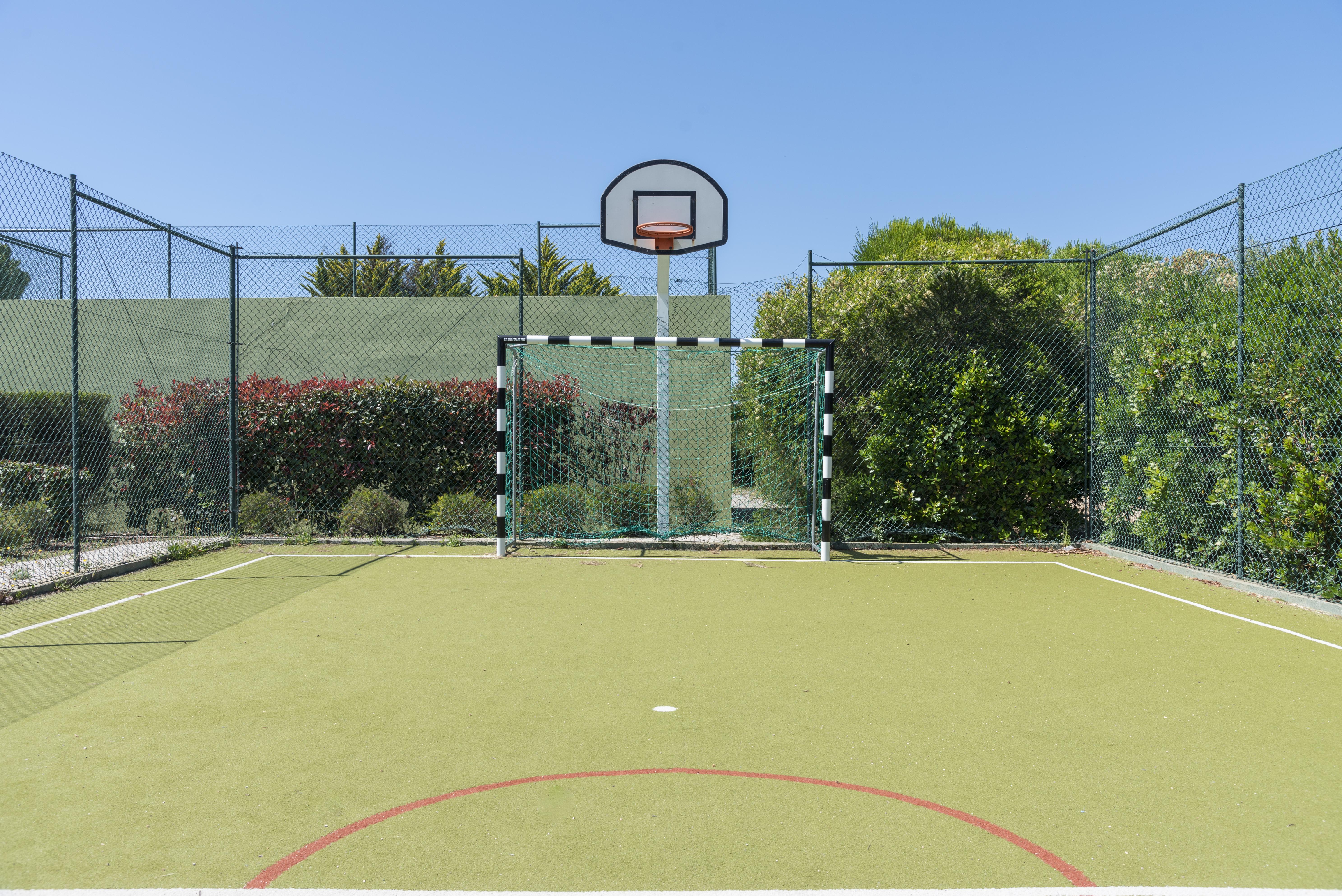 Vale Da Lapa Village Resort Карвоейру Екстер'єр фото The basketball and netball goals