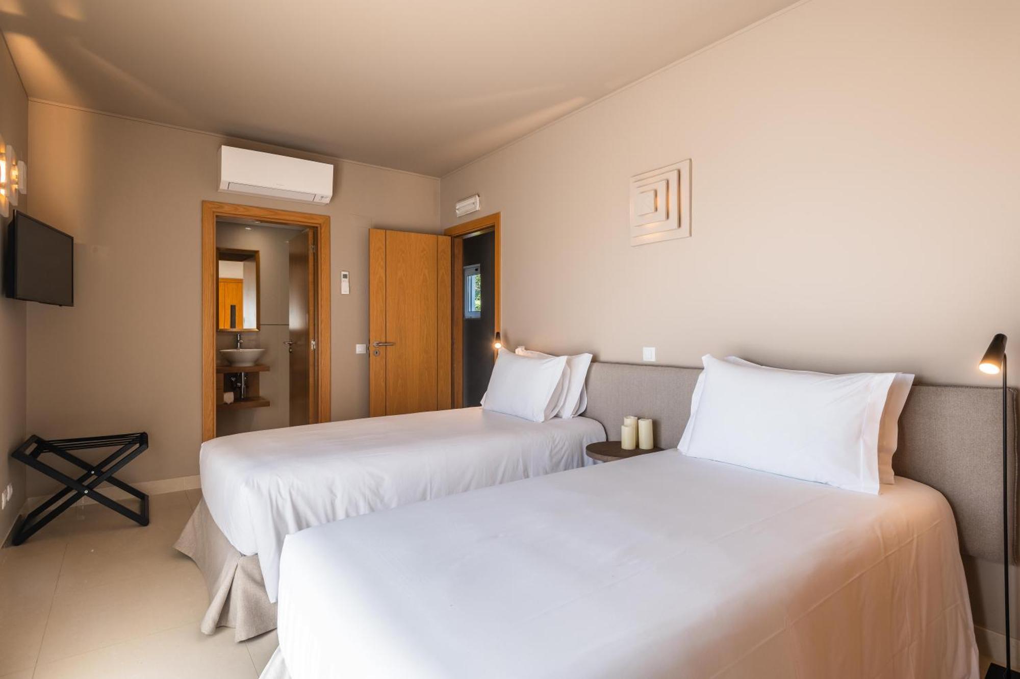 Vale Da Lapa Village Resort Карвоейру Екстер'єр фото A room at the hotel