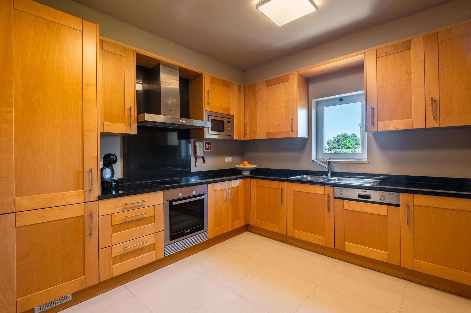 Vale Da Lapa Village Resort Карвоейру Екстер'єр фото A modern kitchen